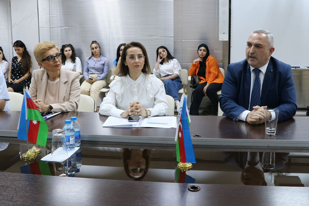 Azərbaycan Universitetində seminar: “Hər insan dəyərlidir”