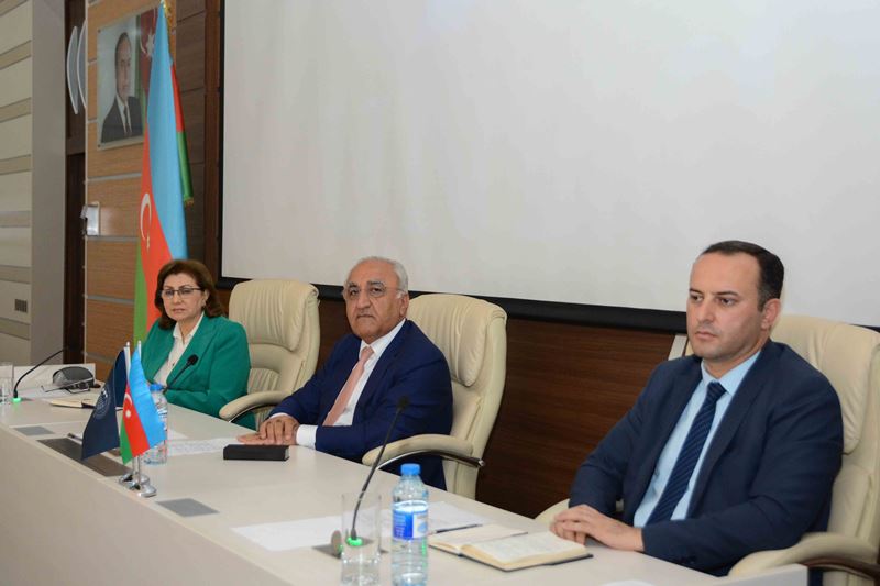 Rektor tələbə təşkilatlarının yeni sədrləri ilə görüşüb