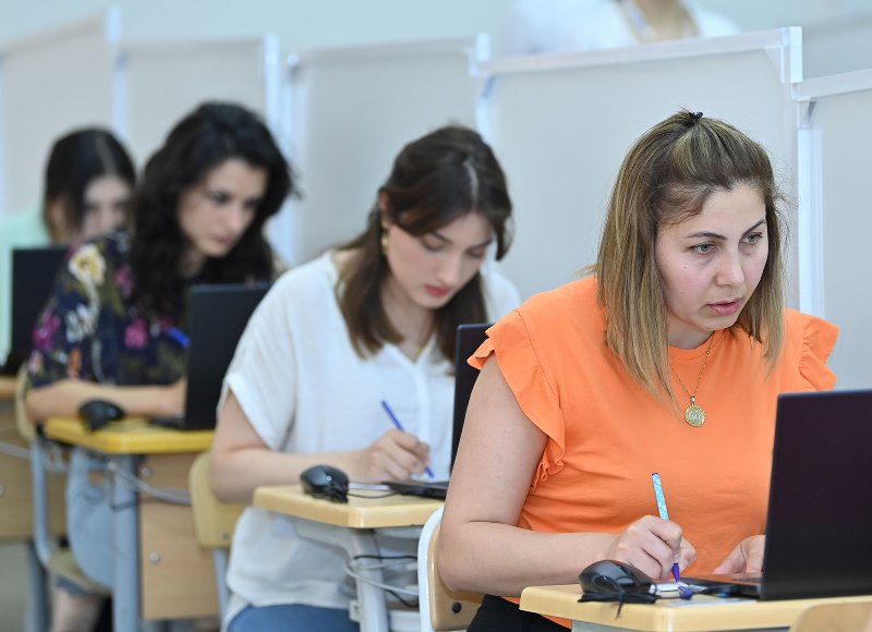 Müəllimlərin sertifikasiya imtahanından maraqlı görüntülər - FOTOSESSİYA