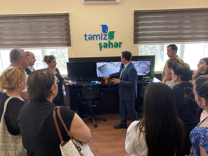 Müəllim və tələbələri “Təmiz Şəhər”in təsərrüfat sahələrində olublar