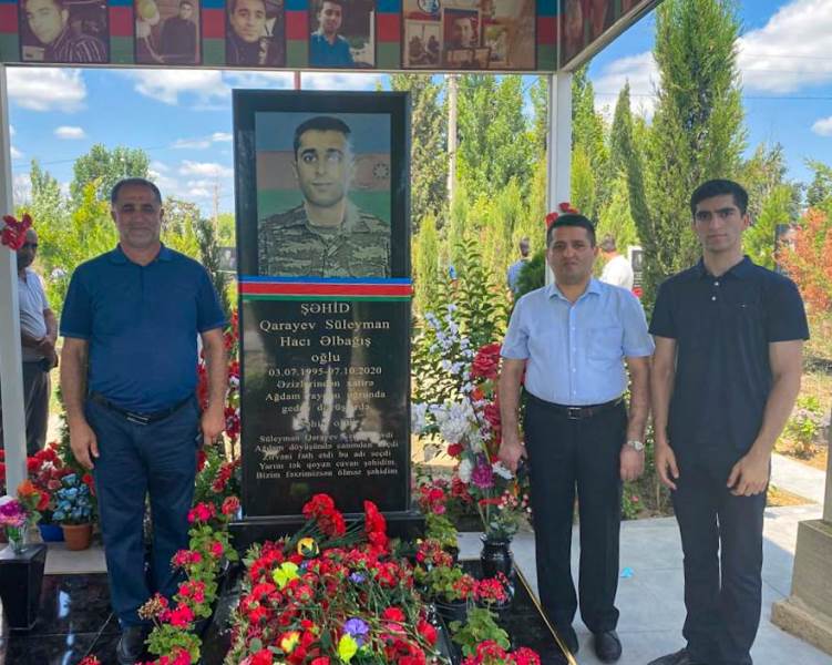UNEC kollektivi şəhid Süleyman Qarayevin məzarını ziyarət edib