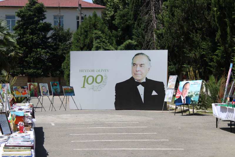 Universitet Heydər Əliyevin dövlətçilik irsini müzakirə etdi