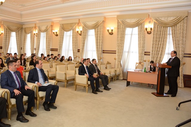 UNEC- in məzunlarına sertifikatlar verilib