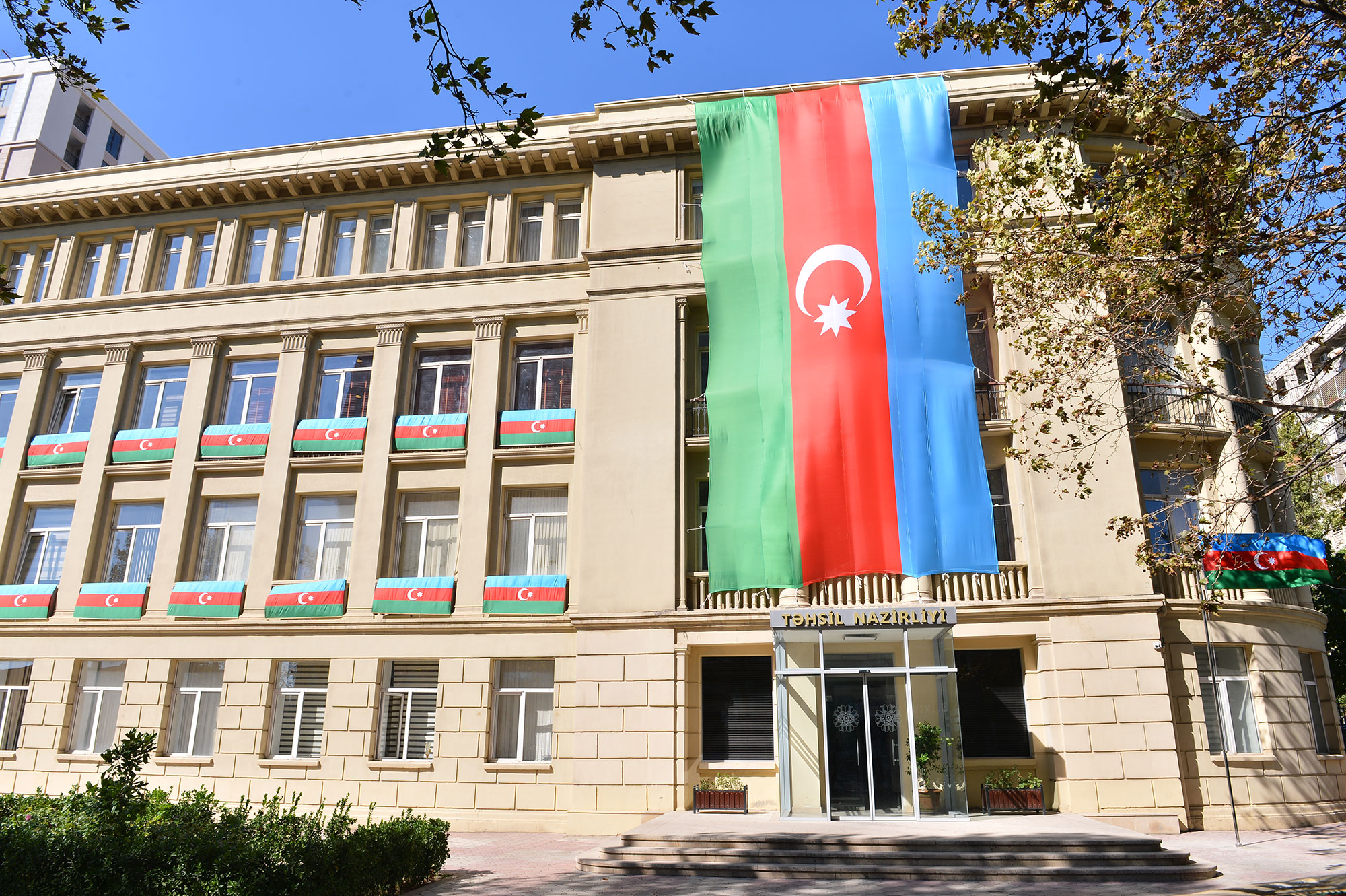 “Təhsildə könüllü fəaliyyətin təşkili” müsabiqəsi başa çatıb