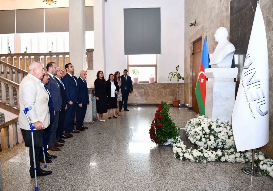 “Ulu Öndərin uğurlu neft strategiyası” - ADNSU-da tədbir