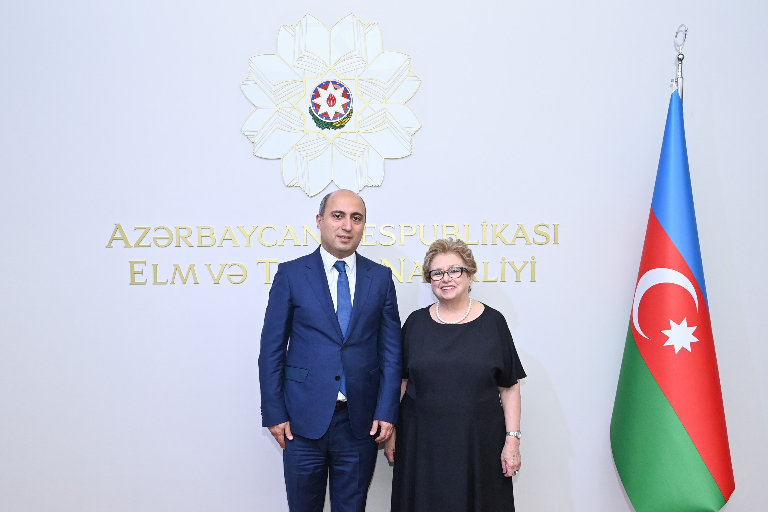 Elm və təhsil naziri Əməkdar müəllim Faina Ələkbərova ilə görüşüb  