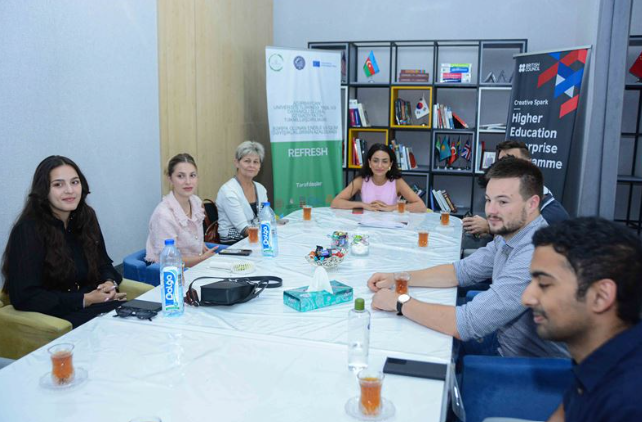 UNEC - də isveçrəli tələbələrə sertifikatlar təqdim olunub