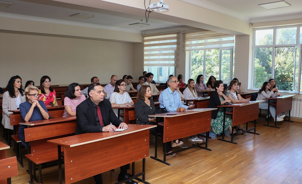 Amerikalı professor 1 il AzMİU tələbələrinə dərs keçəcək