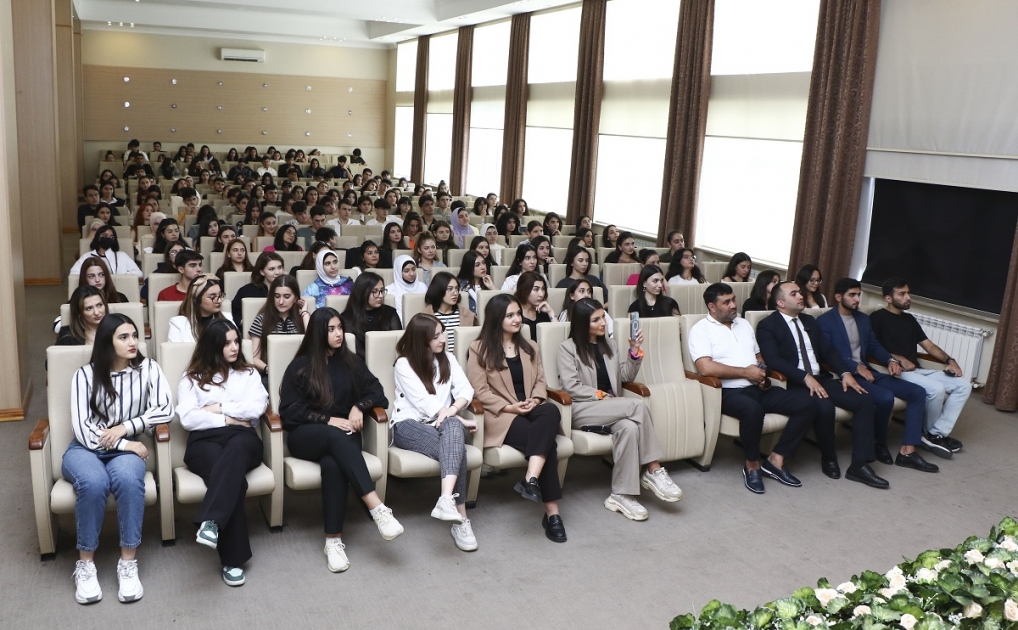 “Məzunlarımızı tanıyaq” layihəsi tələbələrə iş imkanı qazandırıb