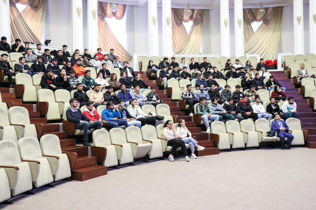 AzTU-nun türkiyəli məzunu əcnəbi tələbələrə seminar keçib