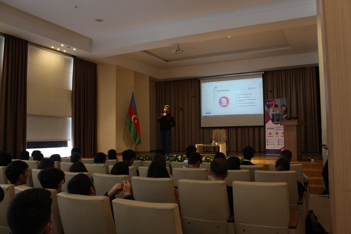 AZMİU tələbələrinə seminar keçirilib