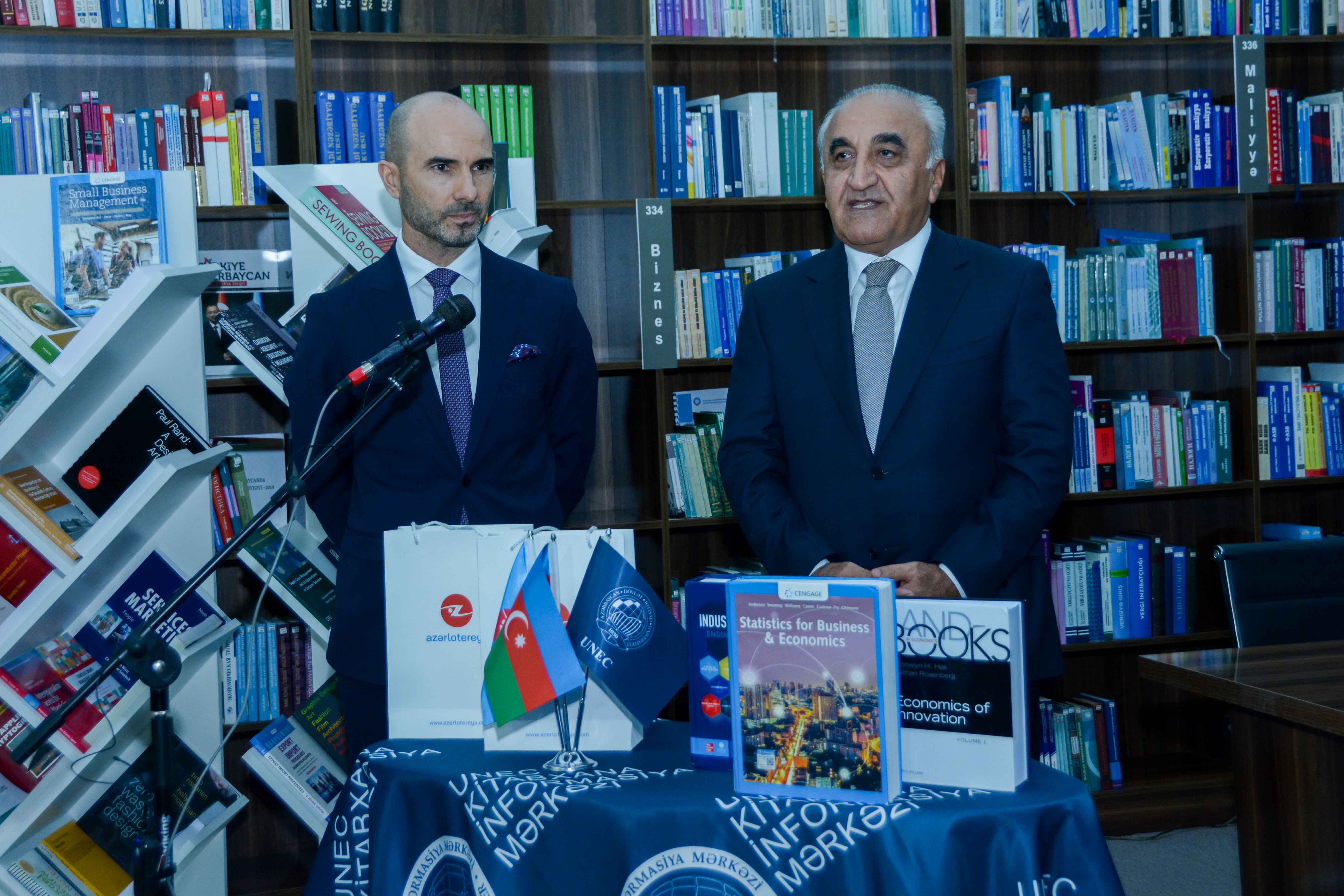 UNEC- ə dəstək: “Azərlotereya” kitablar hədiyyə etdi