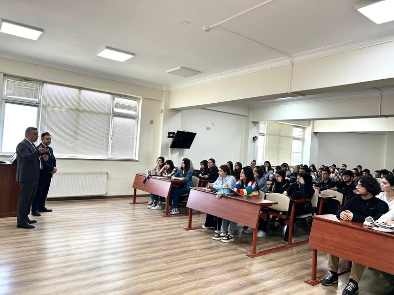 UNEC-də Zəfər Gününə həsr olunan xüsusi dərslər keçirilib