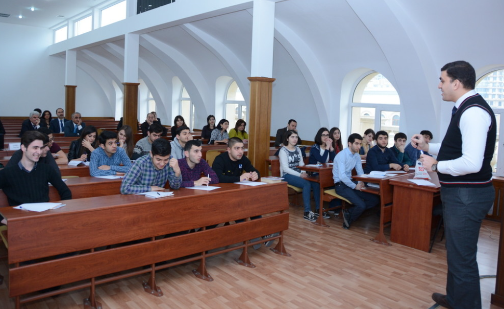 Universitet müəllimlərinin maaşı niyə azdır? – “Təhsil haqları artırılsa..”