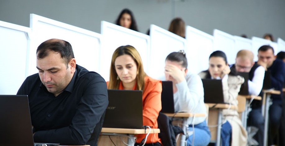 1 843 namizəd test imtahanında iştirak edib