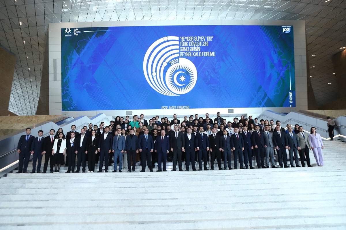 AZMİU tələbələri forumda iştirak edib 