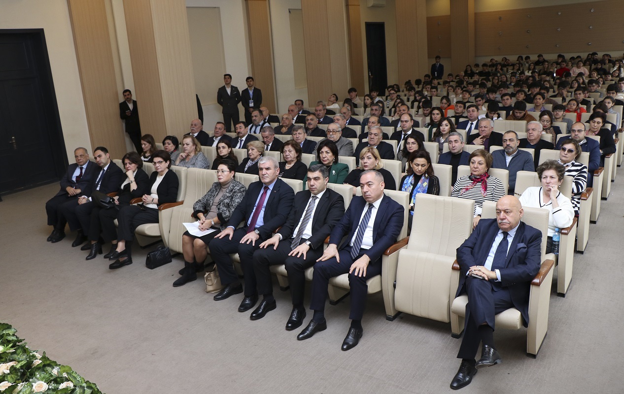 AzMİU-da Ümummilli Lider Heydər Əliyevin anım günü keçirilib