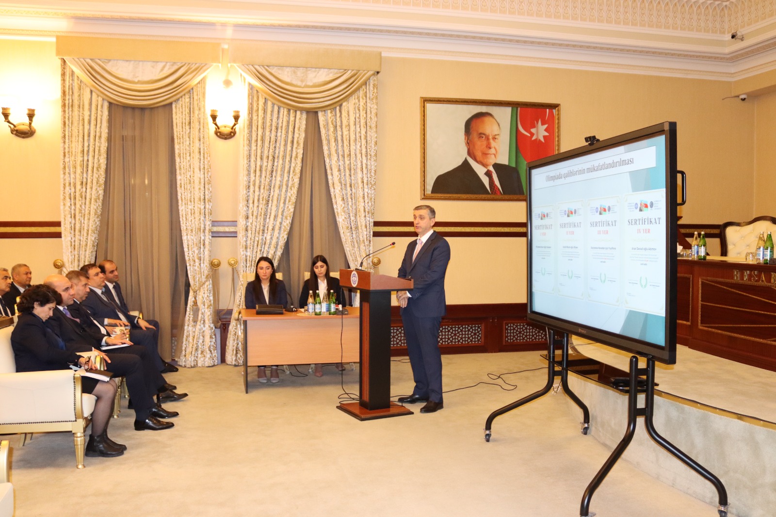 UNEC tələbələri arasında keçirilən olimpiadanın nəticələri AÇIQLANIB