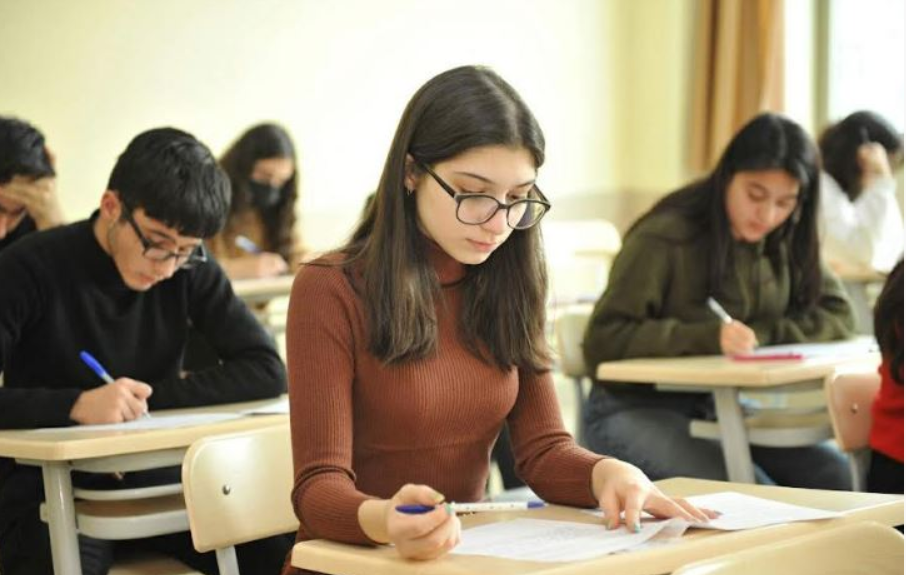 “İmtahanlar çətinləşməyib, gənclərin dözümlülüyü azalıb”