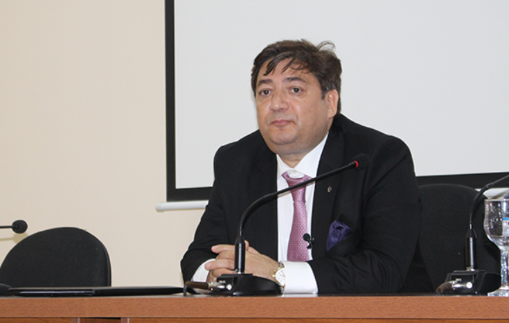 Vəzifə hər kəsə verilirsə, professor olmaq nəyə lazımdır?