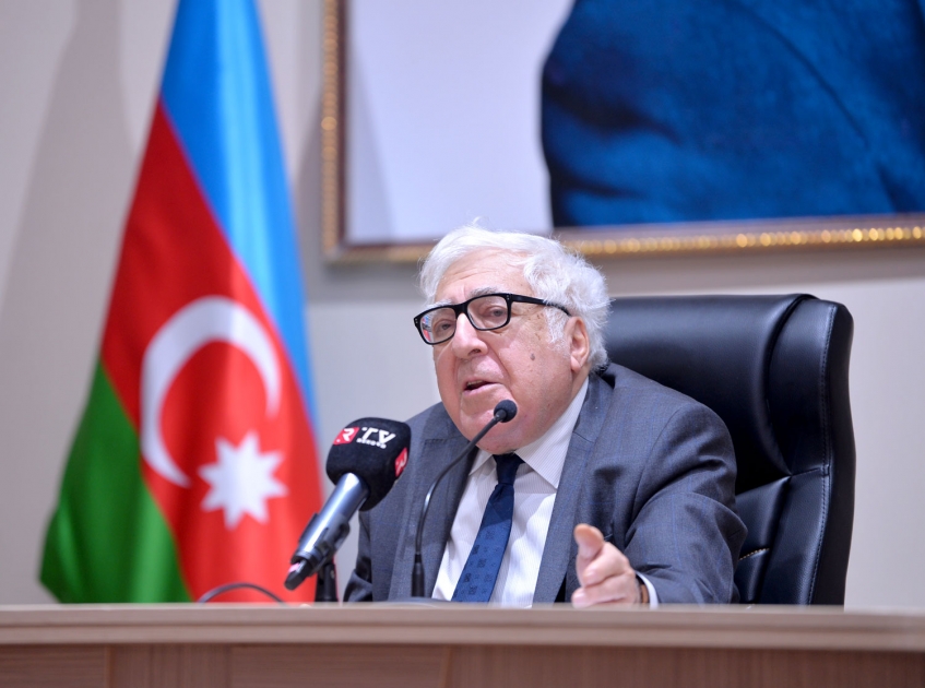 Xalq yazıçısı Anar “Məktəbdə...” olub