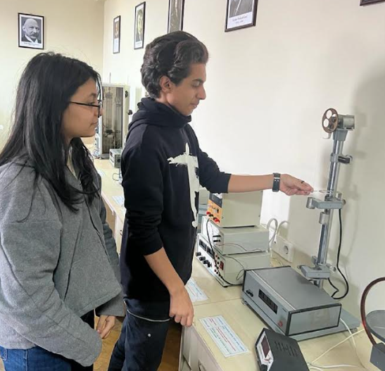 Şagirdlər AzMİU-nun laboratoriyalarında tədqiqata cəlb olunublar 