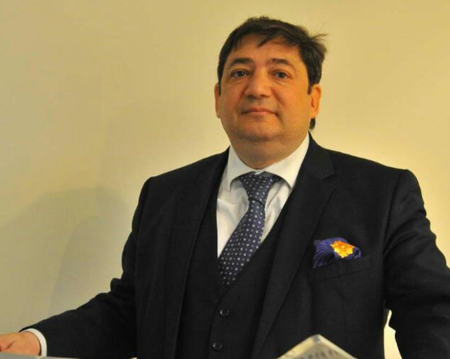 Çoxu düşünür ki, universitet xaricdədirsə, onun mənfisi ola bilməz