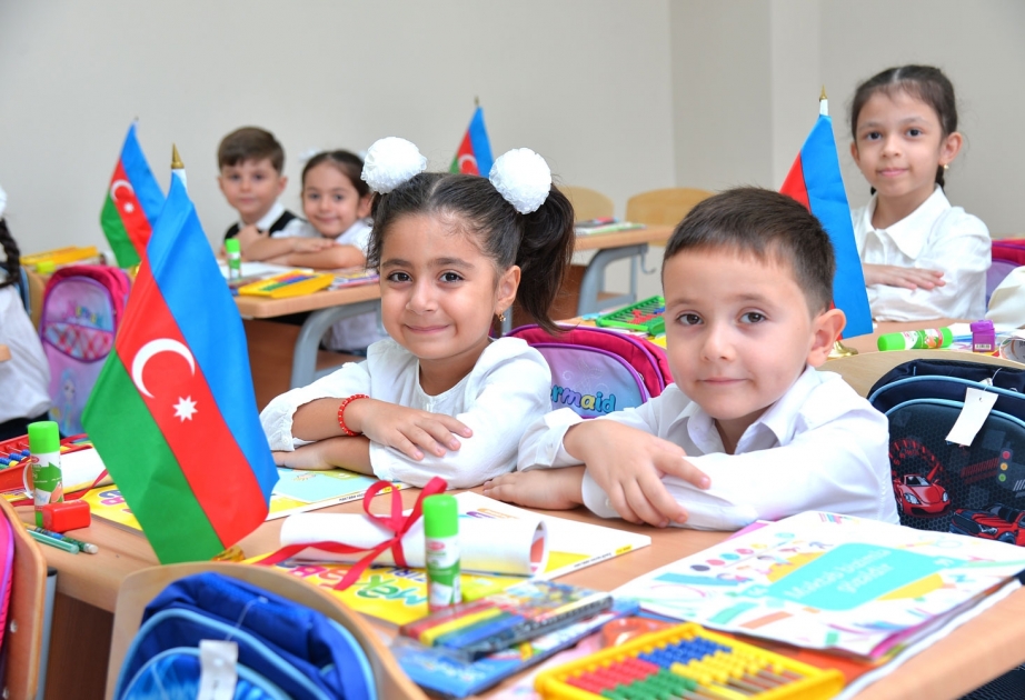 Məktəblərin mikroəraziləri ilə bağlı 624 müraciət cavablandırılıb