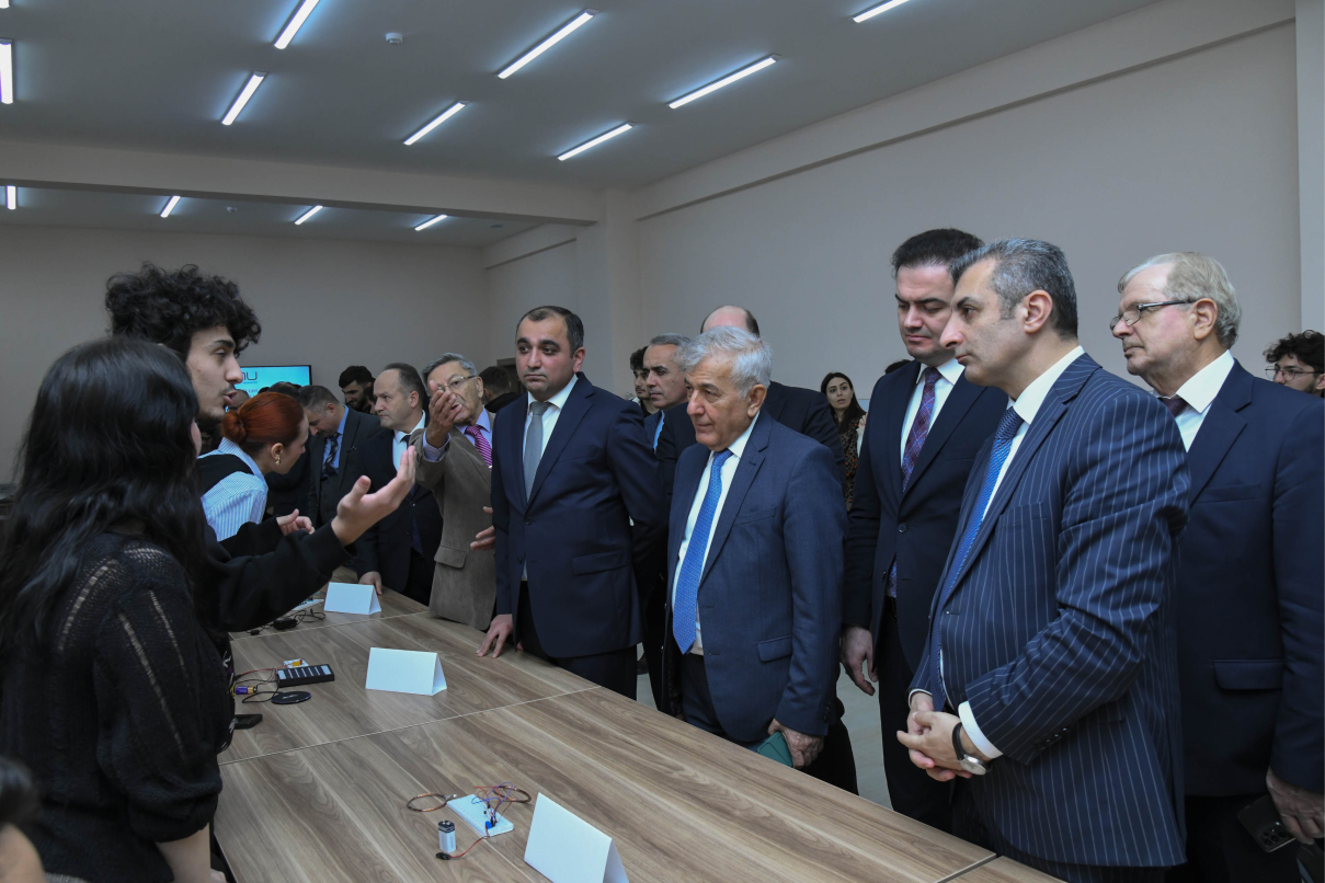 BMU tələbələrinin layihələrindən ibarət sərgi-təqdimat keçirilib