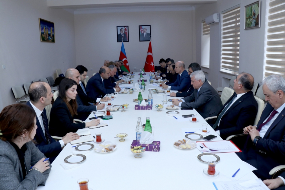 Türkiyənin Ali Təhsil Şurasının sədri Erol Özvar AzTU-da olub