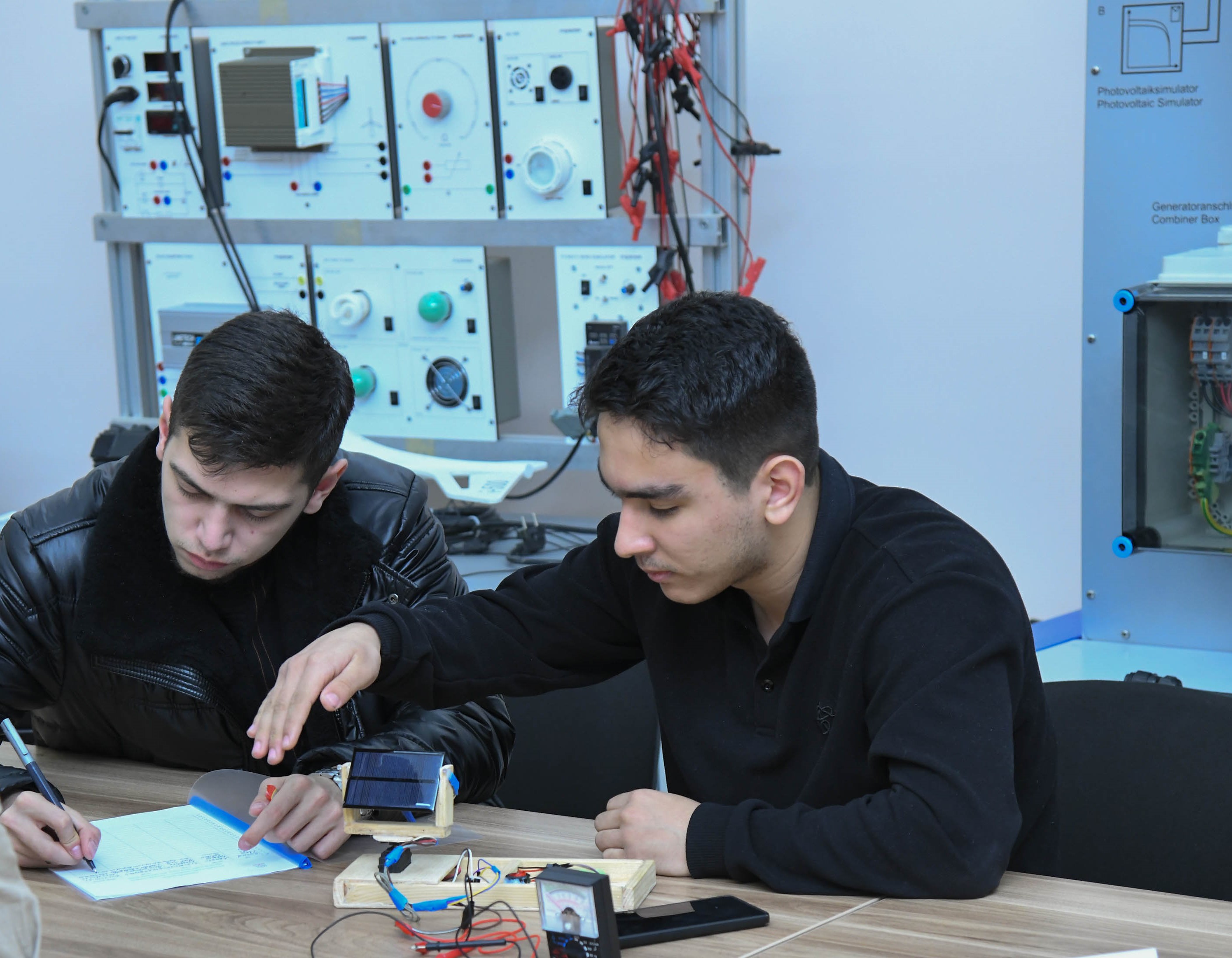 BMU tələbələri günəş enerjisi ilə bağlı yeni qurğu hazırlayıb