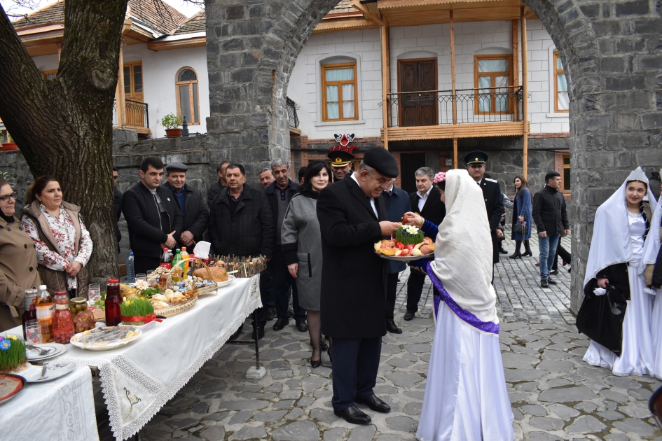 Şəhid övladı Novruz tonqalını alovlandırdı