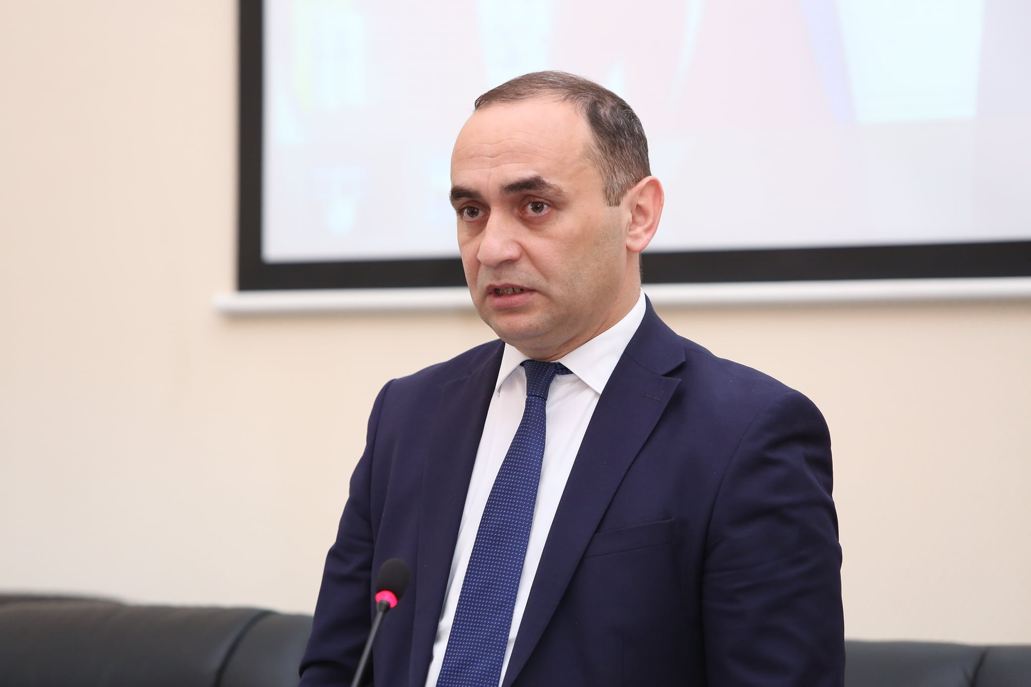 İmkanı olan heç bir gənc Azərbaycanda oxumaq istəmir