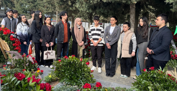 Tələbələr II Şəhidlər Xiyabanını ziyarət edib