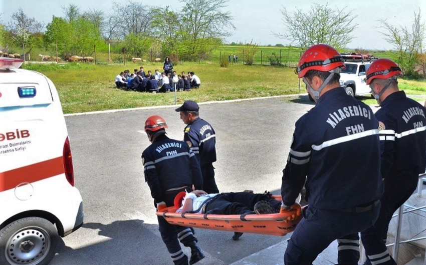  FHN Ağdamda orta məktəbdə mülki müdafiə məşqi keçirib