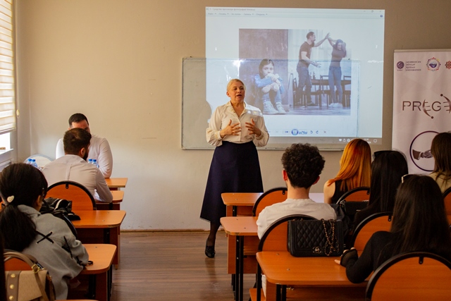 UNEC İnklüziv Təhsil Mərkəzi universitetlərdə görüşlər keçirib