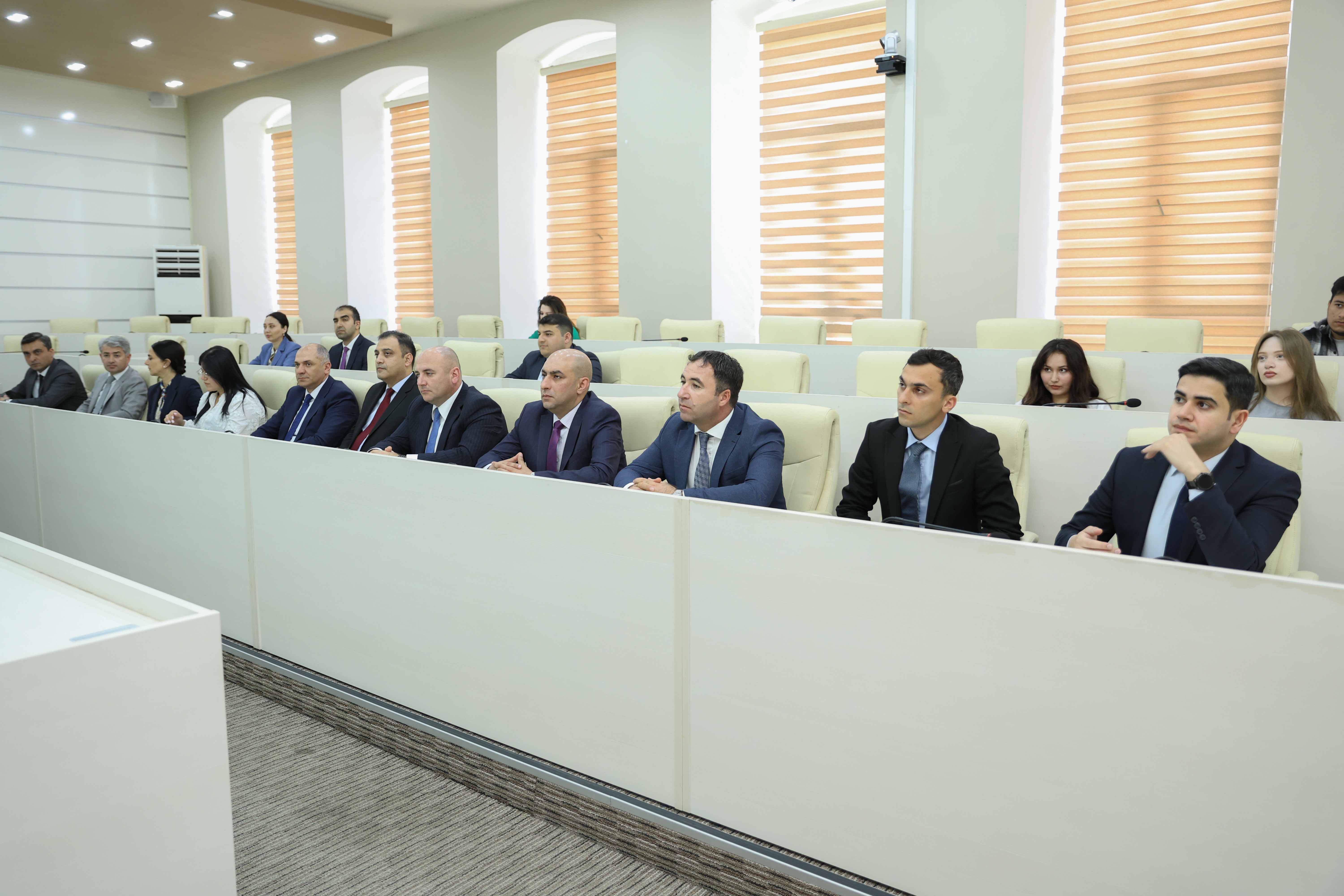 ETSN-nin 13 əməkdaşı UNEC-in mini-MBA proqramından məzun oldu