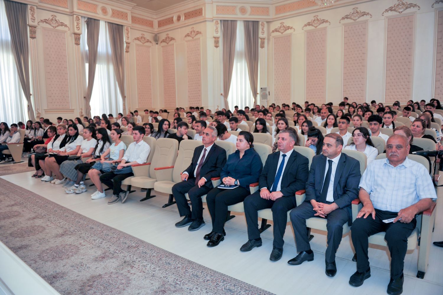 BMU-nun professor-müəllim heyəti abituriyentlərlə görüşüb