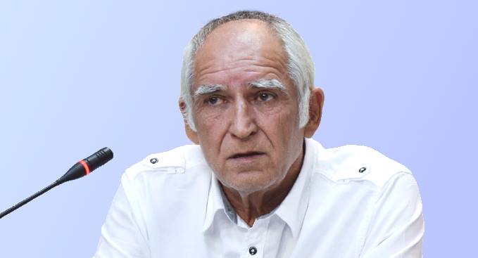Müəllimlər özlərinə güvənmədikləri üçün hazırlığa gedirlər