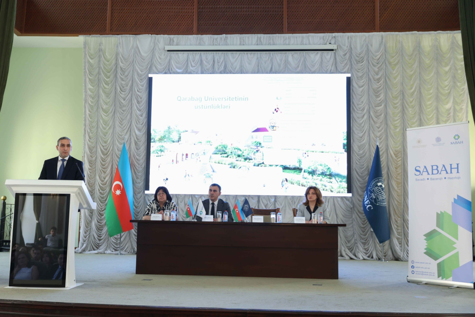 Qarabağ Universitetinin rektoru UNEC tələbələri ilə görüşüb