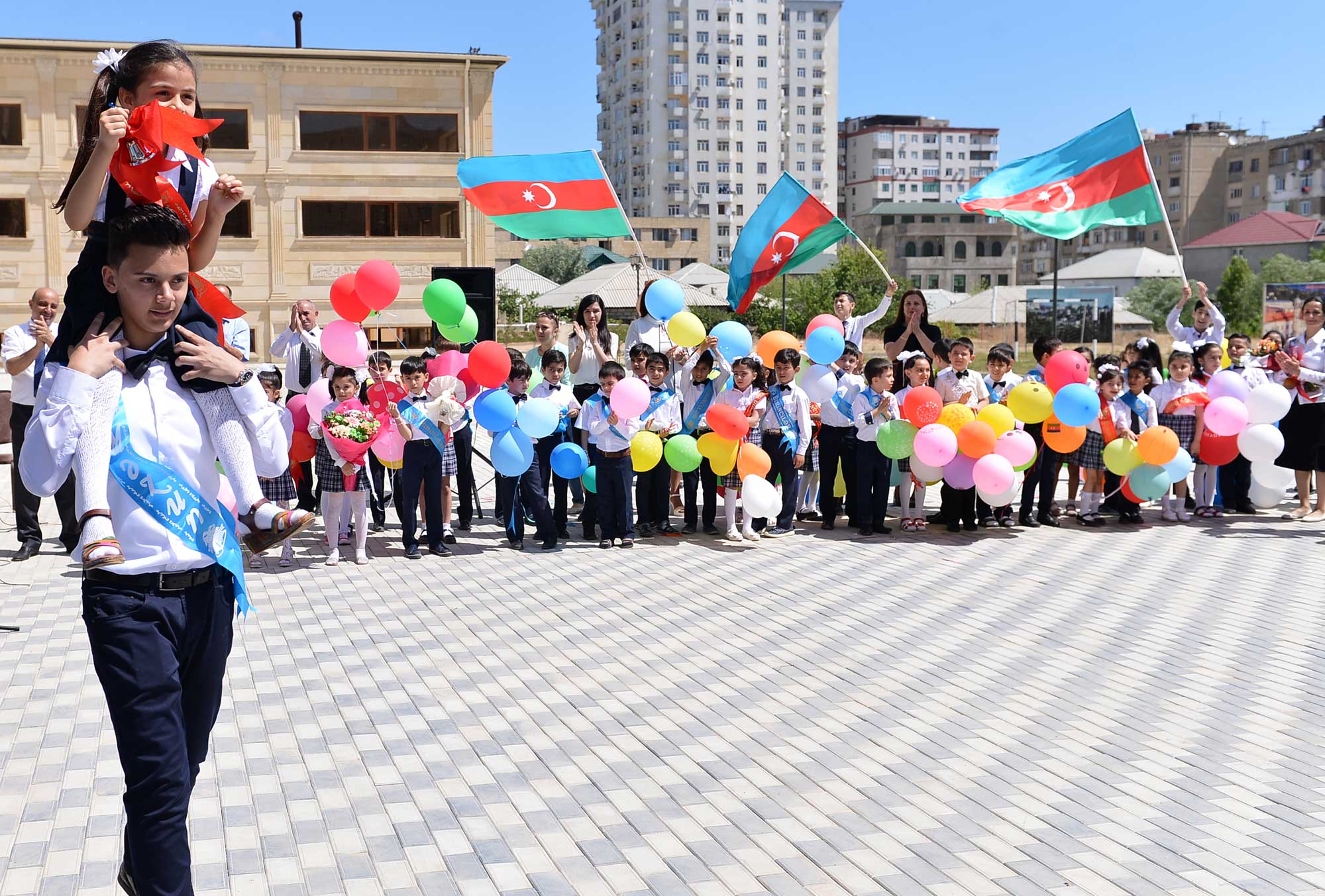 Bu il 102 120 nəfər XI sinfi bitirir    