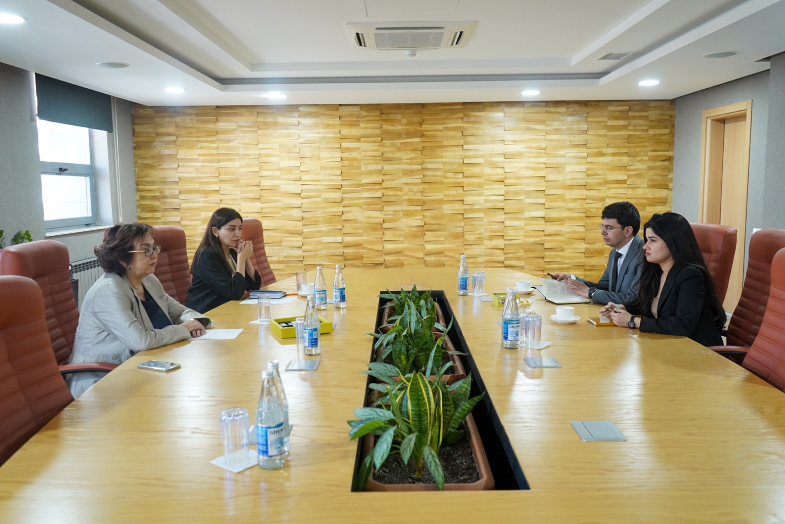 M.Abbaszadə üçüncü “Yüksəliş” müsabiqəsinin qalibləri ilə görüşüb