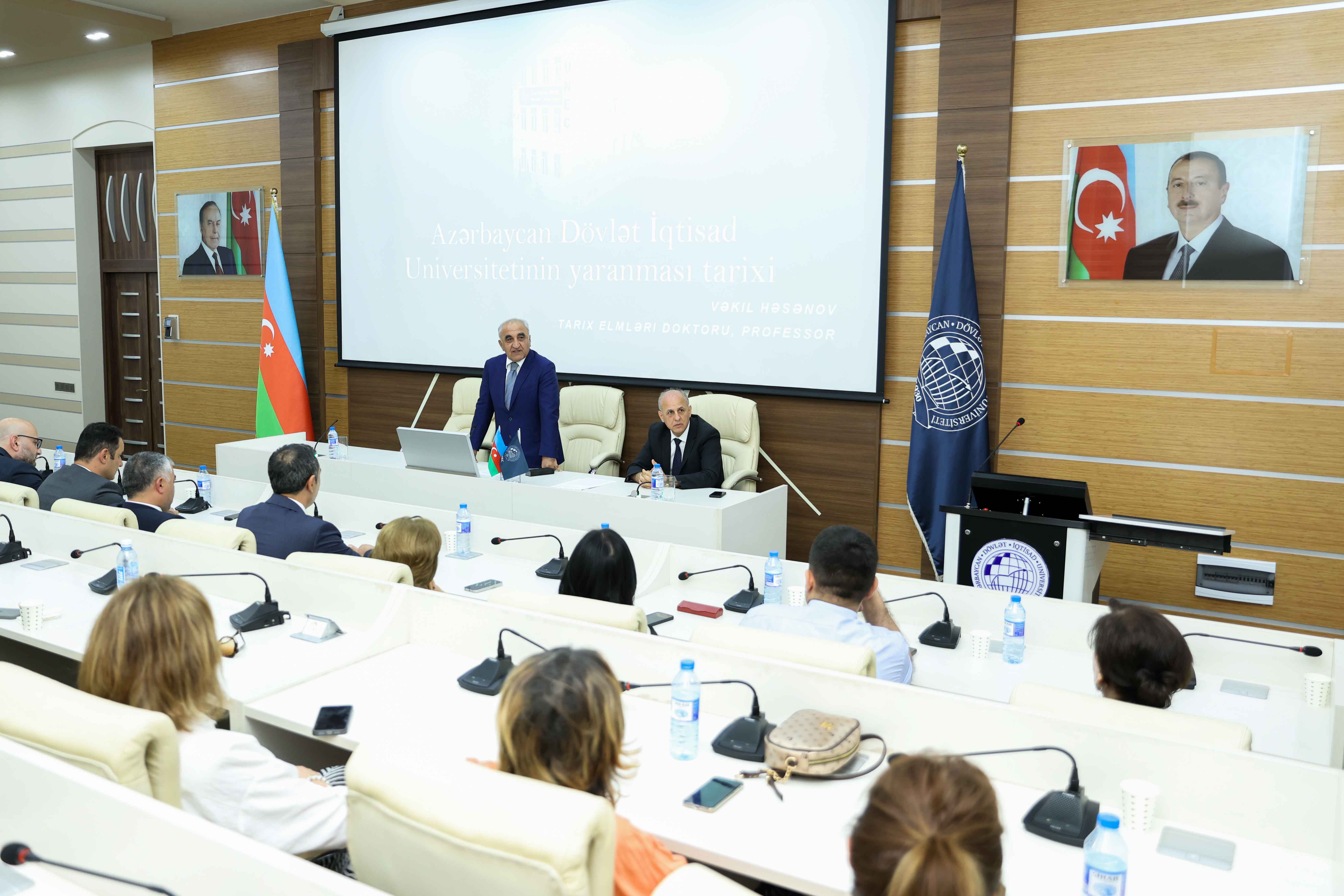 İqtisad Universitetinin ilk rektoruna həsr olunan konfrans 