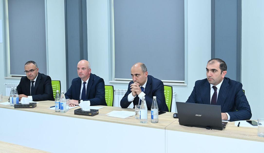 Nazir Naxçıvanda vətəndaşların müraciətlərini dinləyib