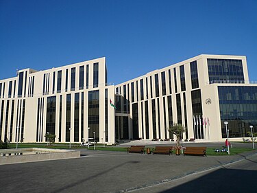 Bu universitet bakalavr səviyyəsinə qəbul elan edir  