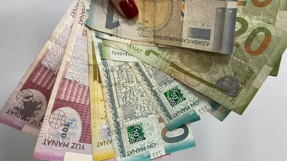 “Elmi Tədqiqat İnstitutlarında əmək haqları 700-900 manat aralığındadır”