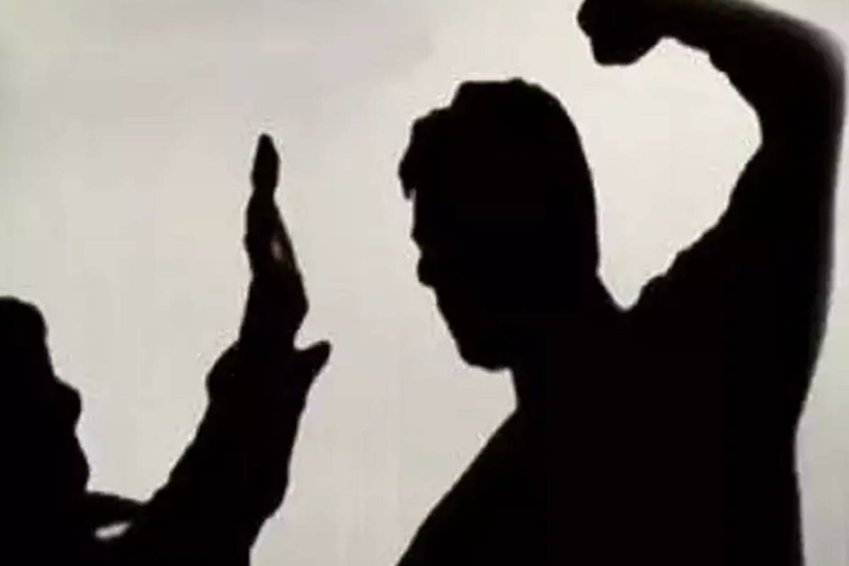 Müəllim ev tapşırığını yerinə yetirməyən şagirdin dişini çıxardı
