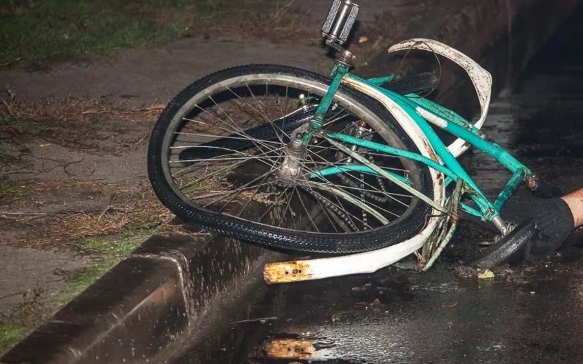 17 yaşlı velosipedçini avtomobil vurub