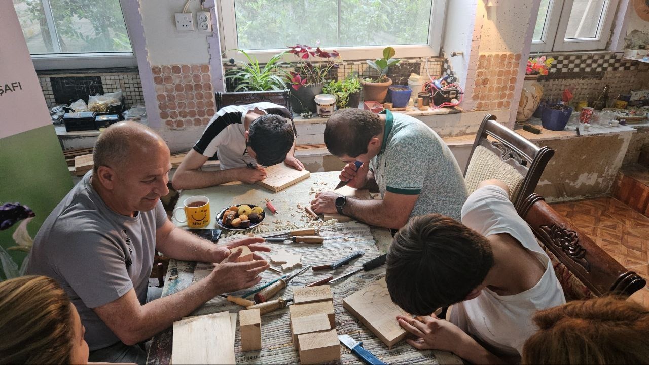 Qarabağlılar üçün sənətkarlıq dərsləri keçirilib - FOTO