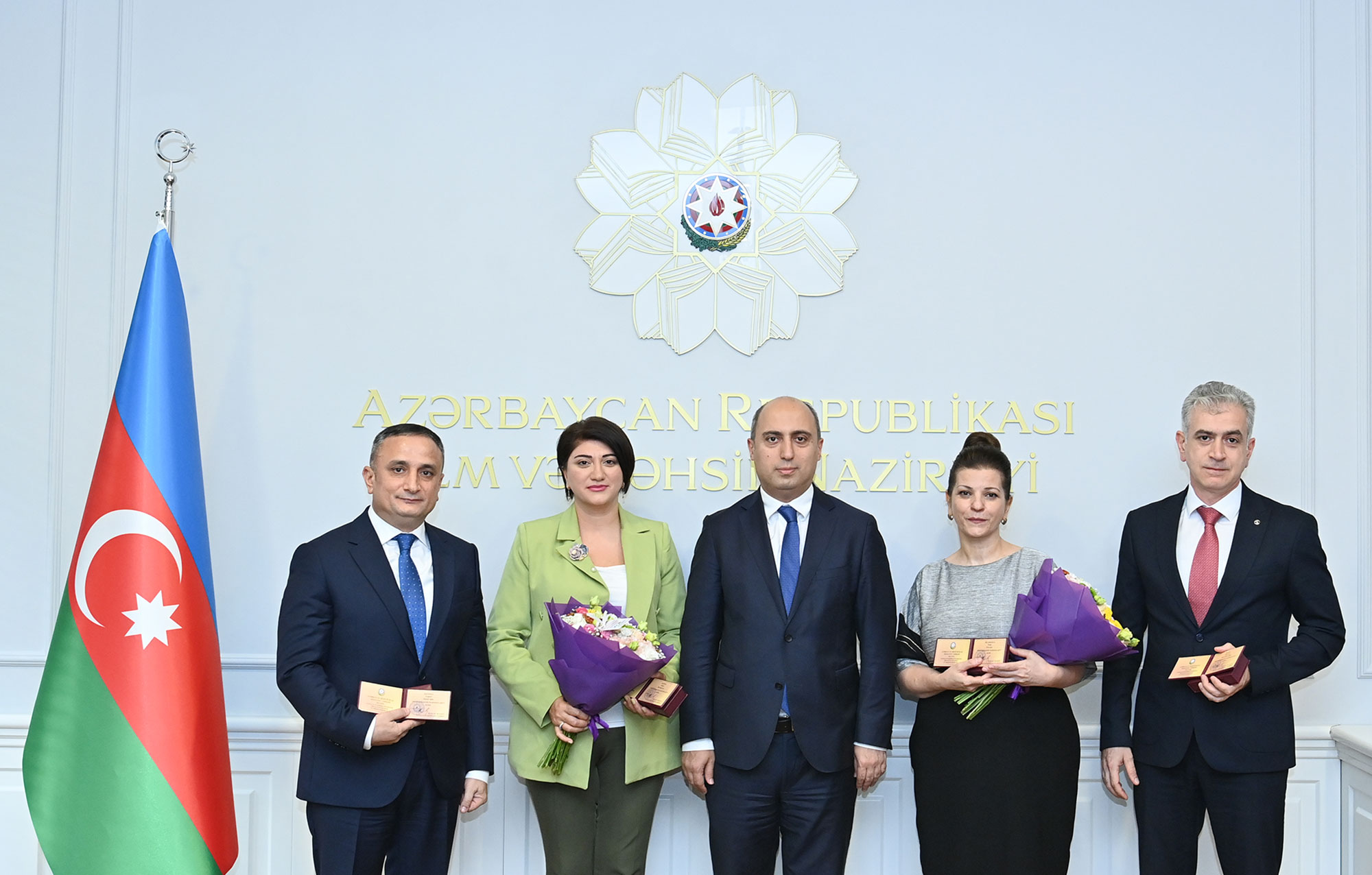 Nazirliyin əməkdaşlarına dövlət təltifləri təqdim edilib  